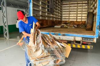 Coopermar recebe papel reciclável da prefeitura 