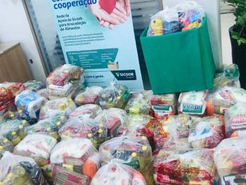 Sicoob Integração arrecada 400 cestas básicas para doação