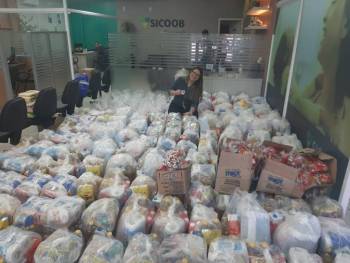 Sicoob União arrecada mais de três toneladas de alimentos