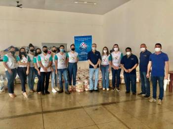 Unicred MT doa 1,7 tonelada de alimentos ao Rotary Club de Tangará da Serra