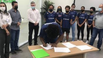 Sicredi renova patrocínio com associações de handebol e atletismo de Sorriso  