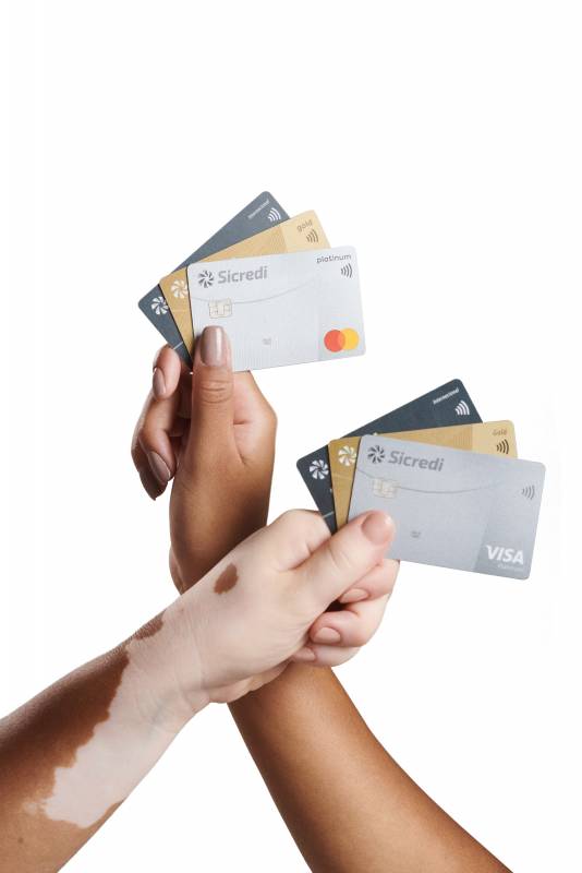 Cartões de crédito oferecem facilidades e benefícios aos associados